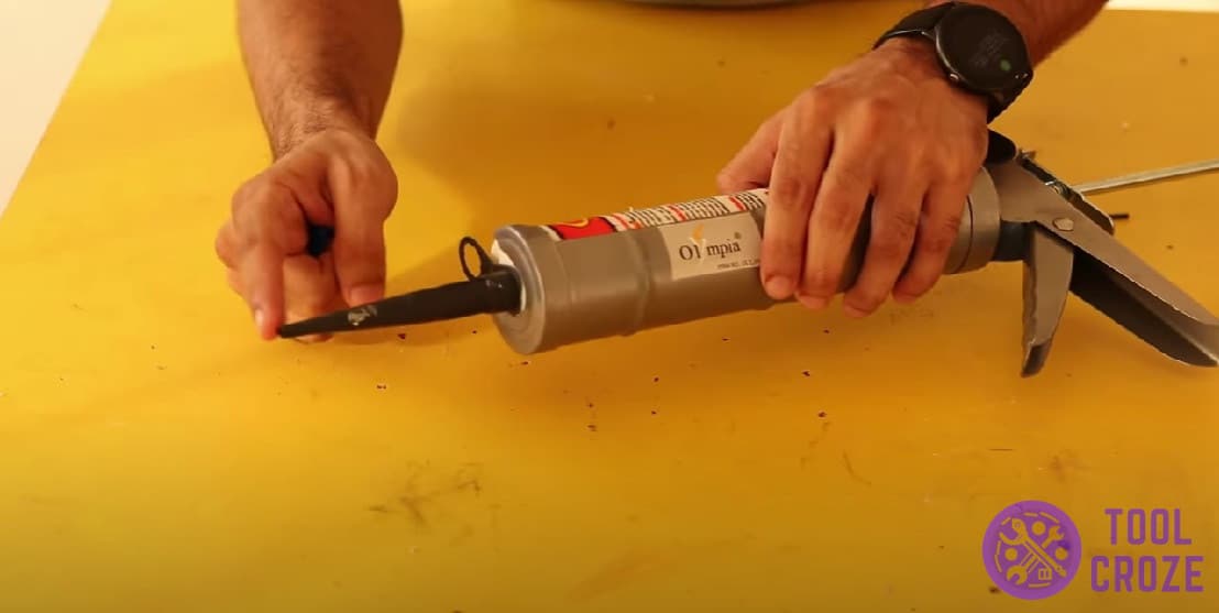 How To Seal A Caulking Tube For Reuse (5 DIY Tips)
