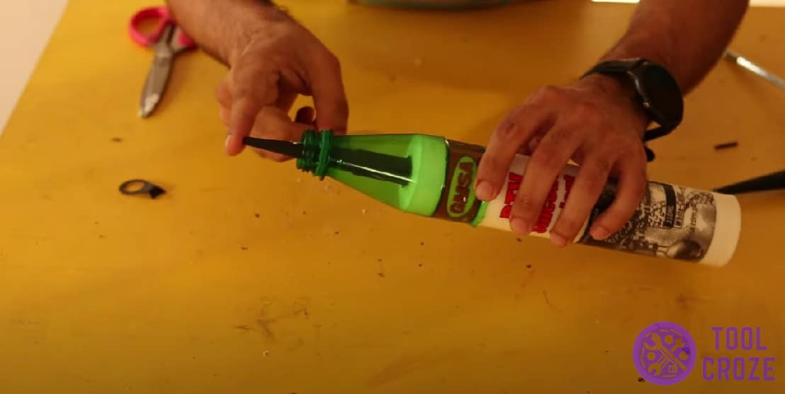 Screw in the tube nozzle through the bottle opening for reuse