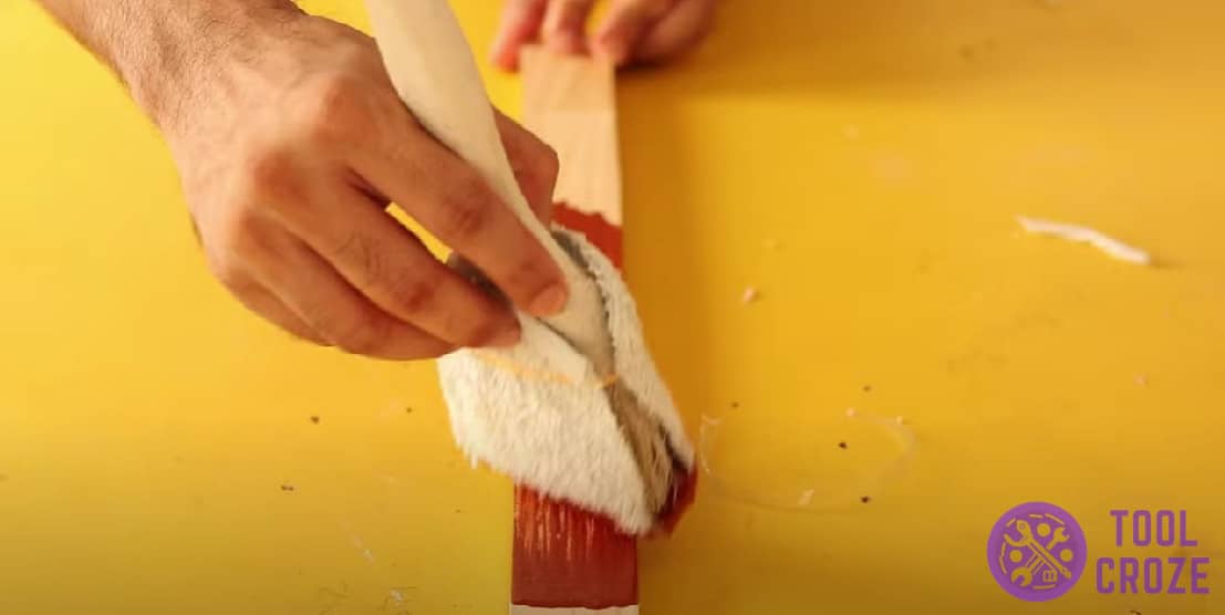 Upcycle old paint brush with a cloth rag