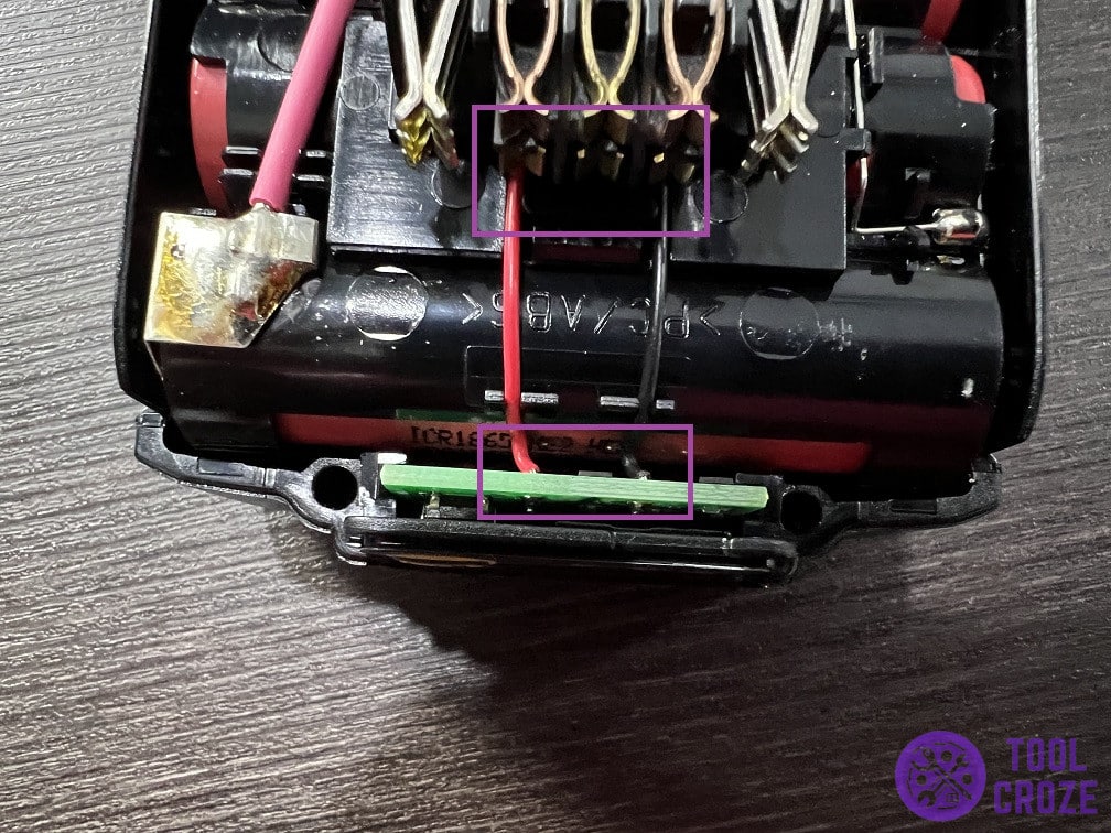 dewalt-battery-indicator-wire-connection