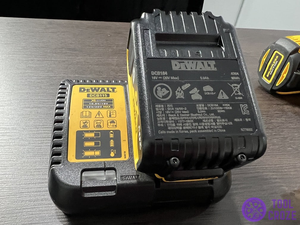 dewalt charger and battery in contact
