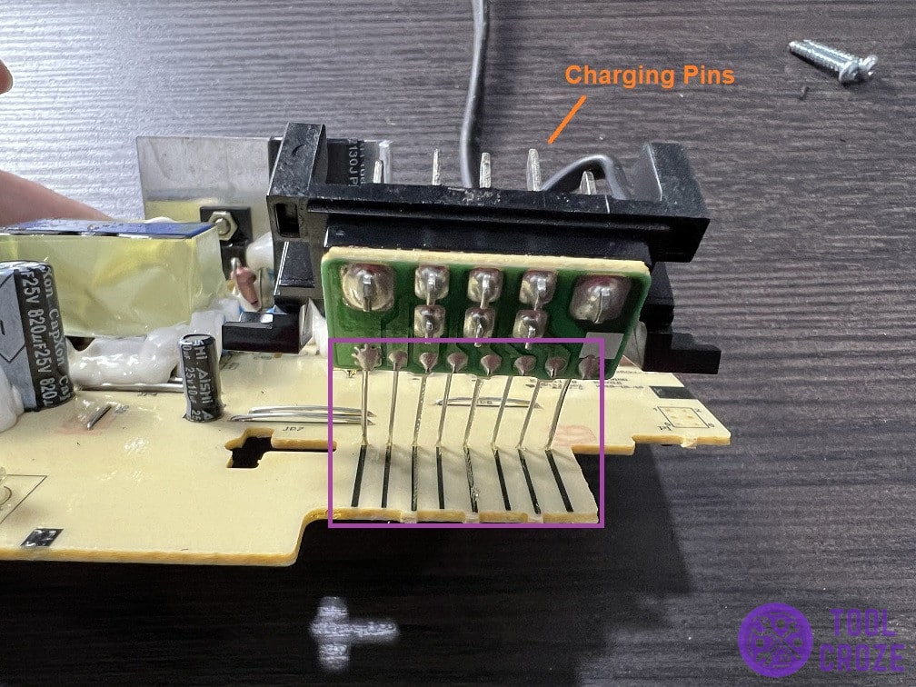 dewalt charger charging pins connection