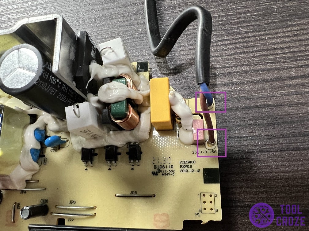 dewalt charger power connection