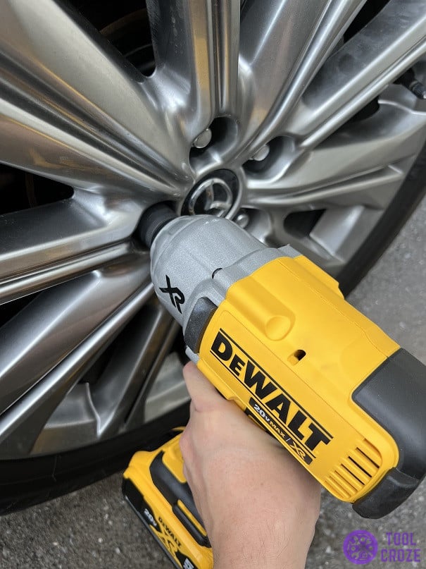 dewalt impact wrench remove lug nuts on car tires