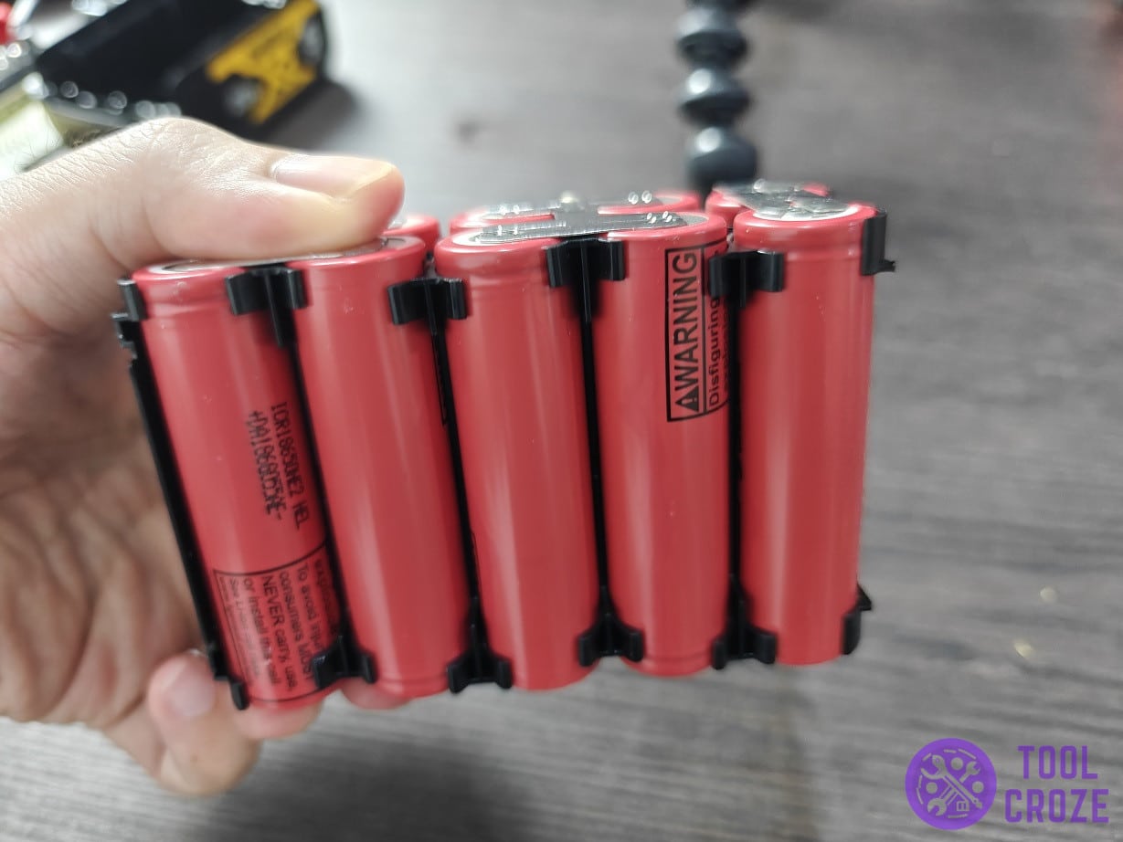 dewalt battery cell connected