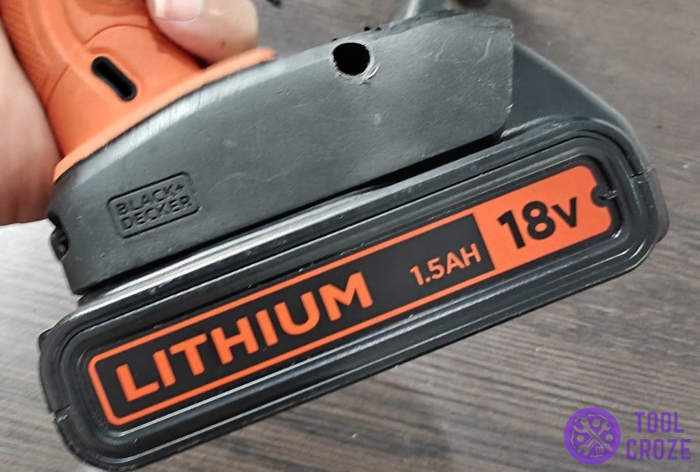battery on black and decker drill