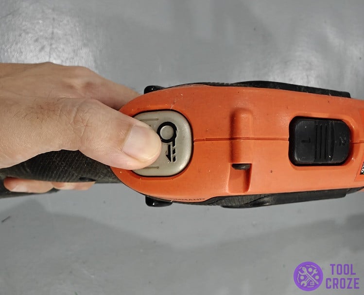 black and decker trimmer line release button