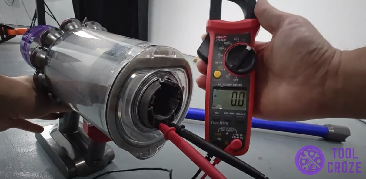 use multimeter to check power output from dyson vacuum