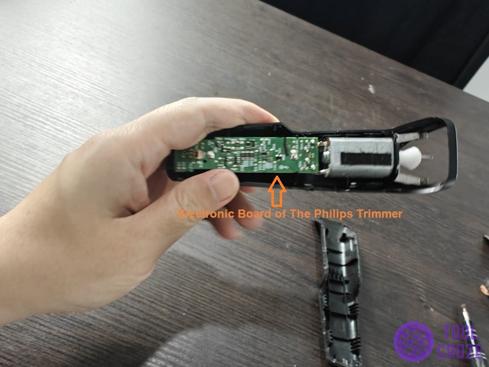 electronic board of the Philips trimmer
