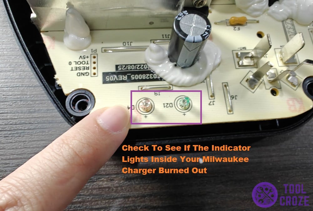 indicators inside milwaukee charger not working