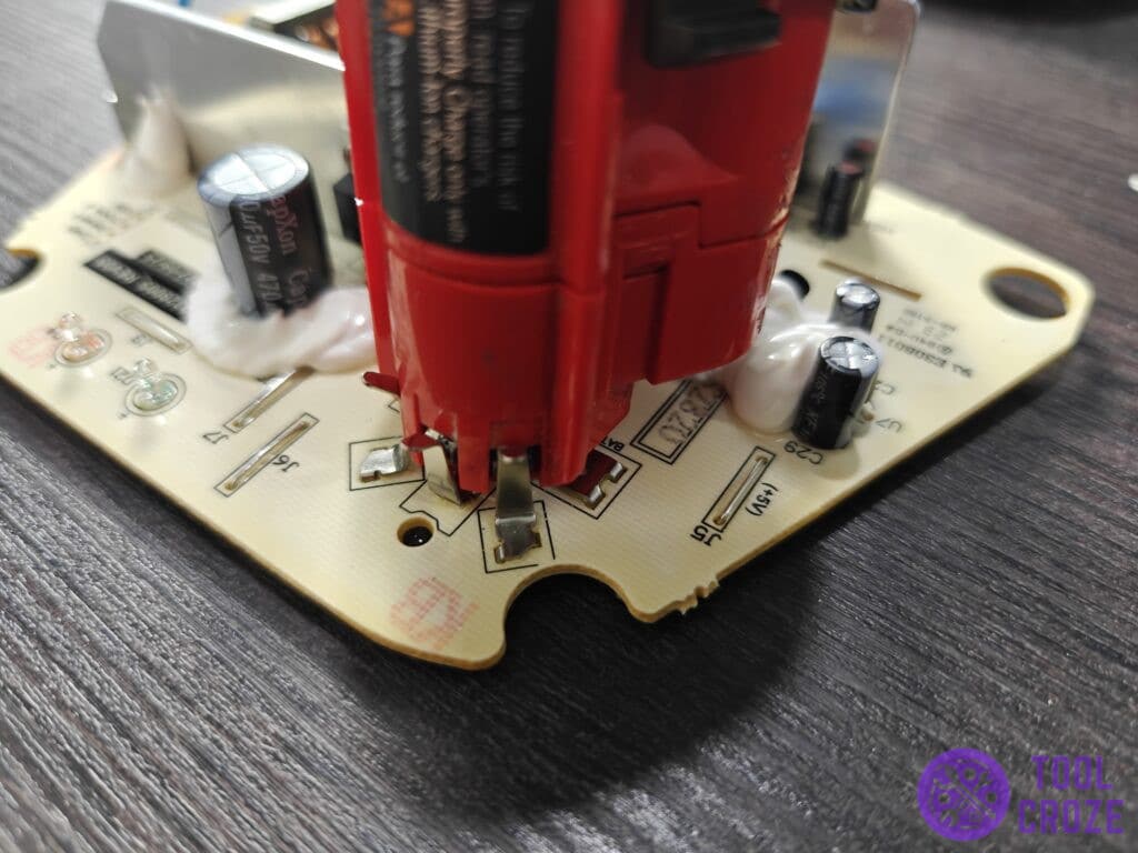 internal components of a Milwaukee M12 charger