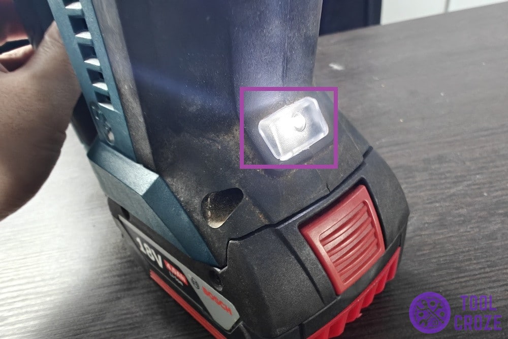 light on bosch drill hammer