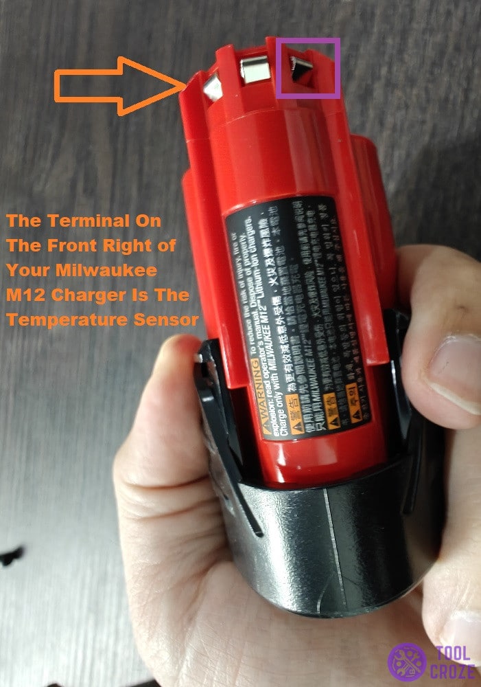 the temperature sensor on a milwaukee 12 battery