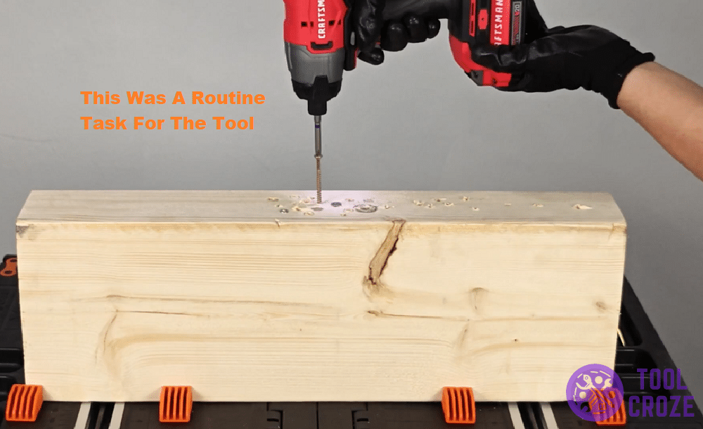 Craftsman CMCF800 driving cross head screw into wood
