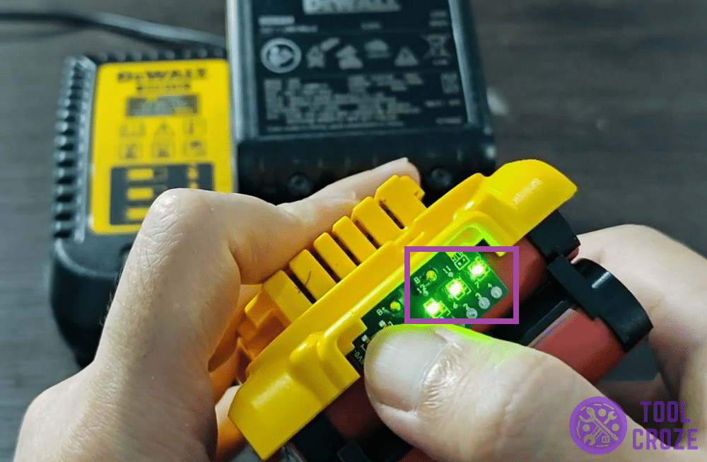 green lights on the dewalt battery