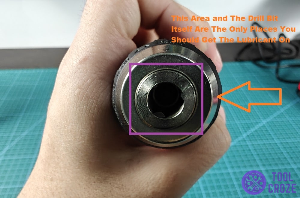 put lubrication on the drill chuck to loosen the jaws