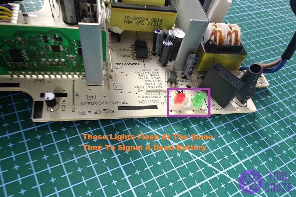 red and green lights on makita charger