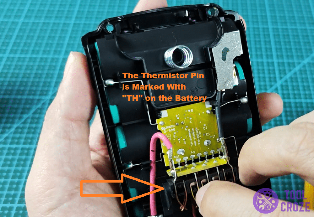 thermistor pin on dewalt battery