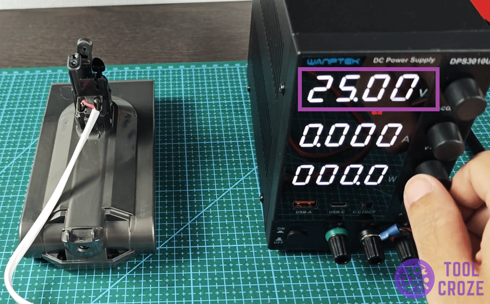 DC power supply set to 25v