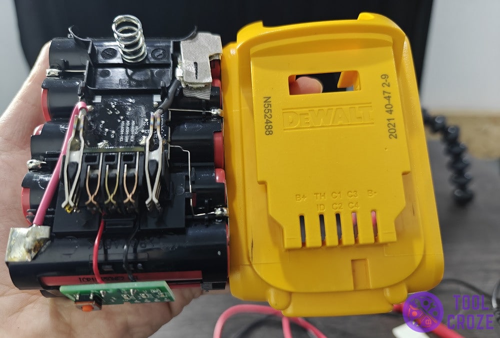 DeWALT 20V Battery Pinout Diagram - Tool Croze