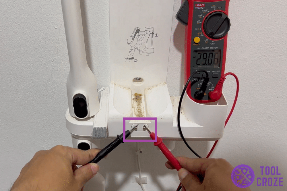 measure voltage on the charger