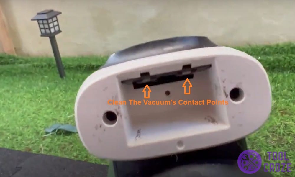 Clean The Vacuum's Contact Points