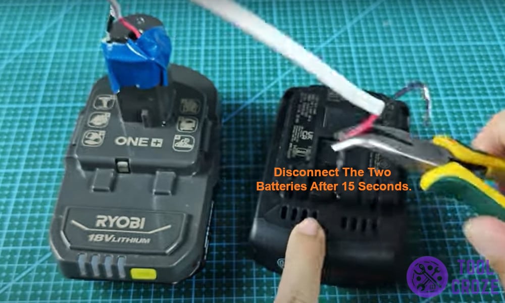 Disconnect the two batteries after 15 seconds.