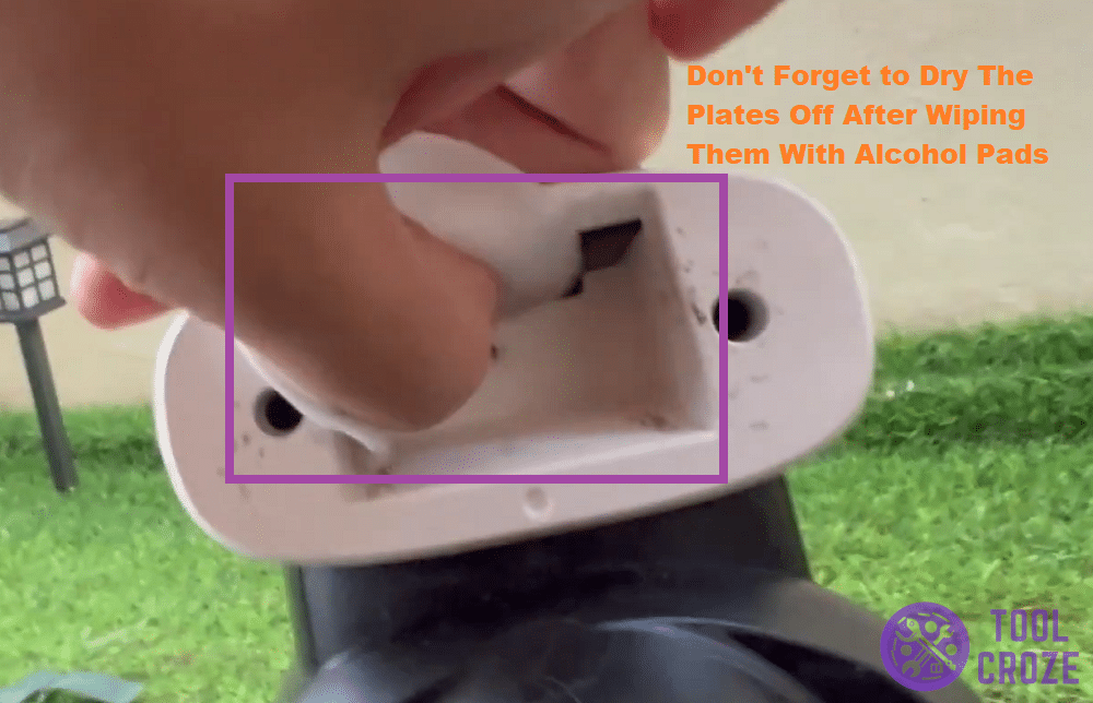 clean the charging plate on tineco vacuum mop