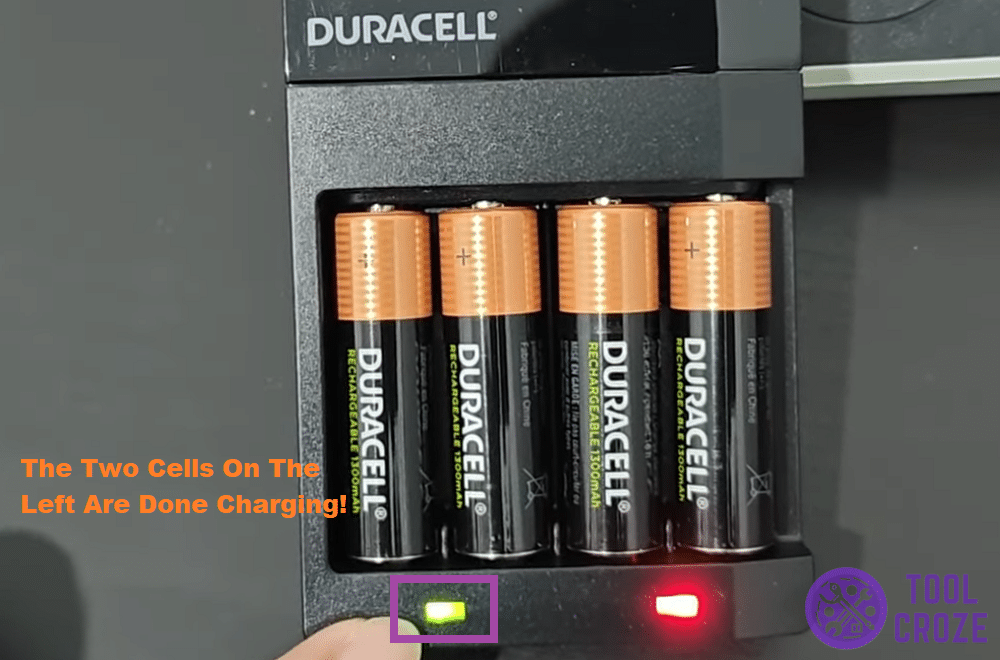 solid green light on duracell charger