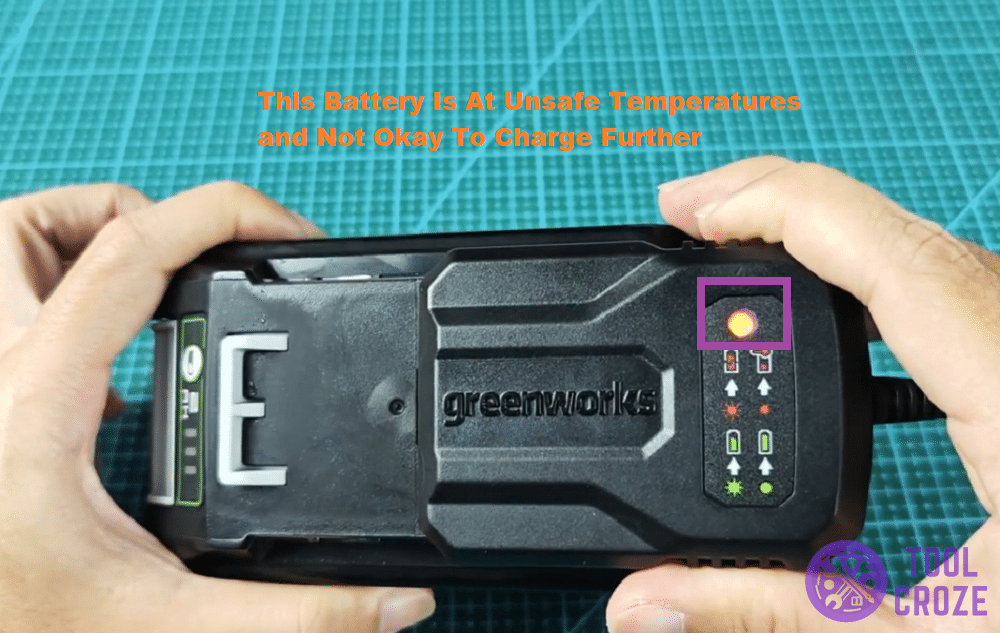 solid red light on greenworks charger