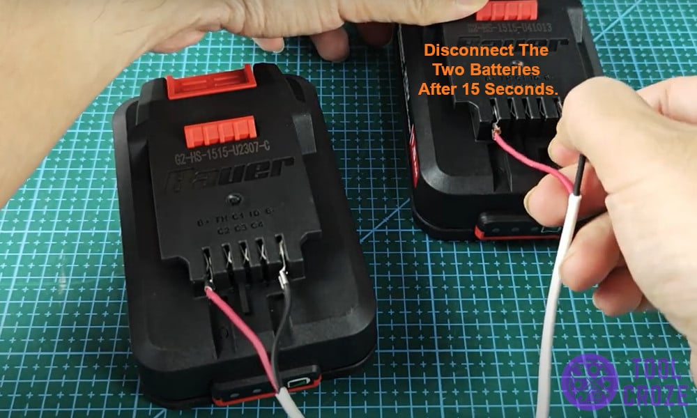 Disconnect the two batteries after 15 seconds.