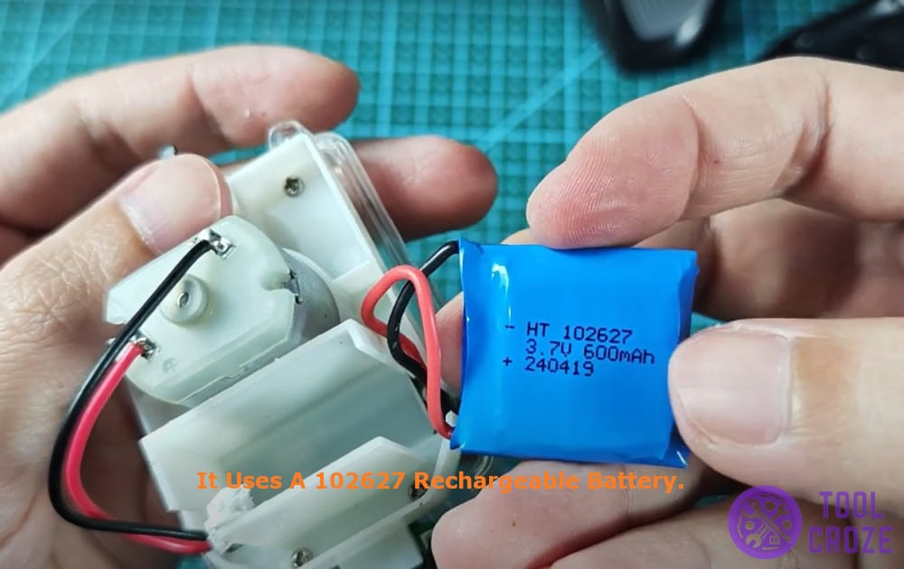 it uses a 102627 rechargeable battery.