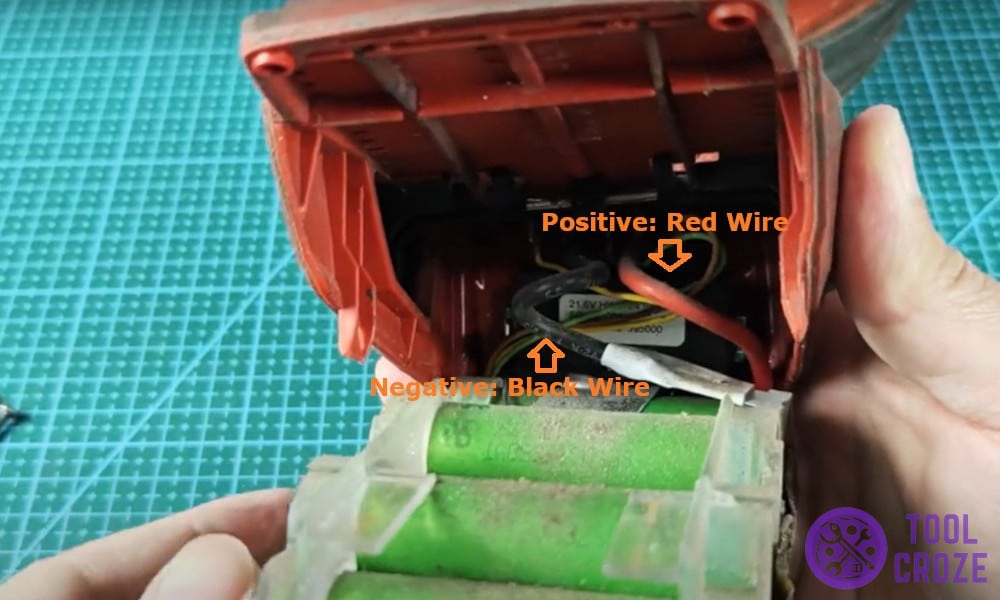 identify the negative and positive terminals
