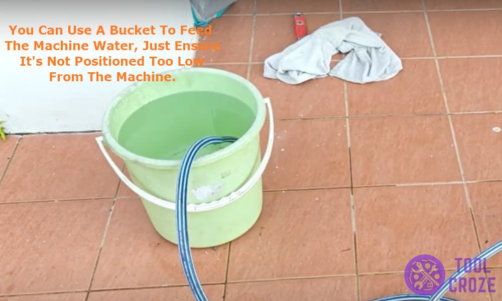 you also use a bucket like me to feed the machine water