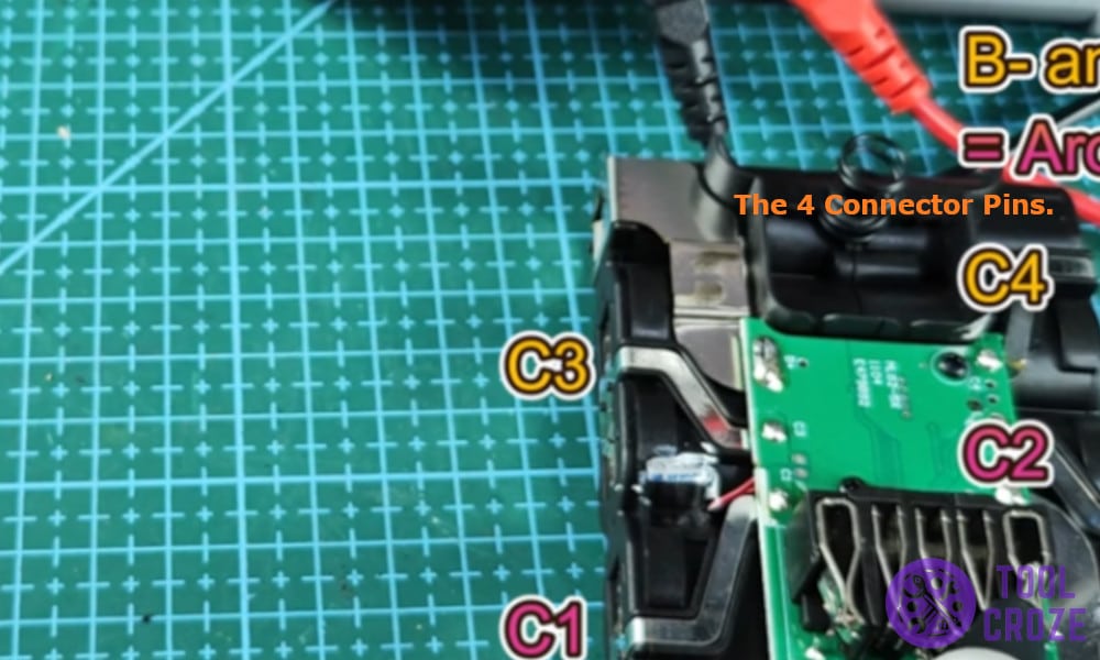 4 connector pins