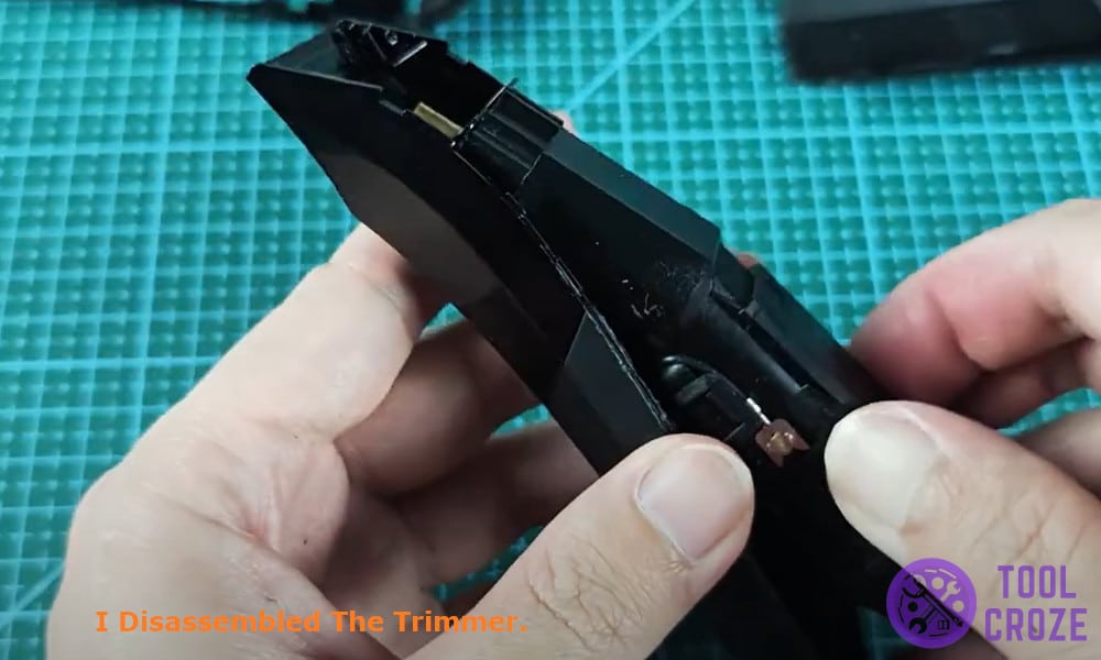 I briefly disassembled the trimmer