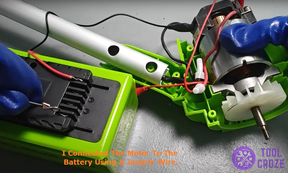 I connected the motor to the battery using the jumper wire
