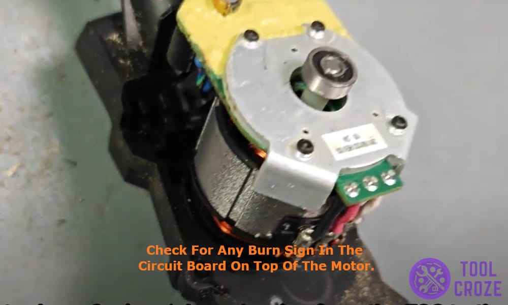 check for any burn sign in the circuit board on top of the motor.