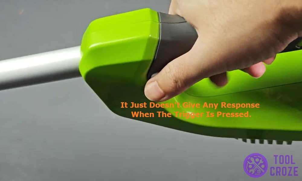 it just doesn't give any response when the trigger is pressed.