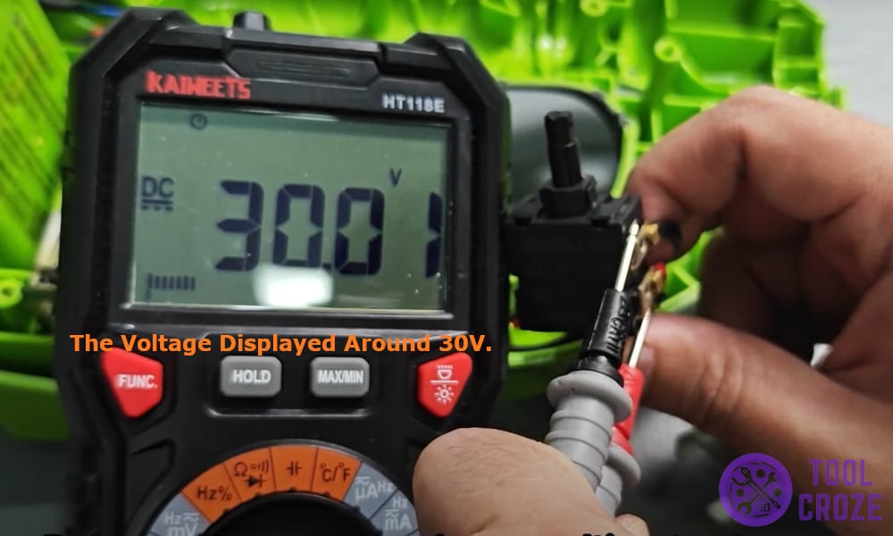 the voltage displayed around 30V