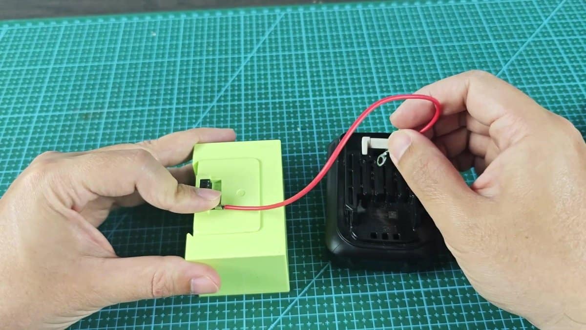Battery connected with red wire to charging base