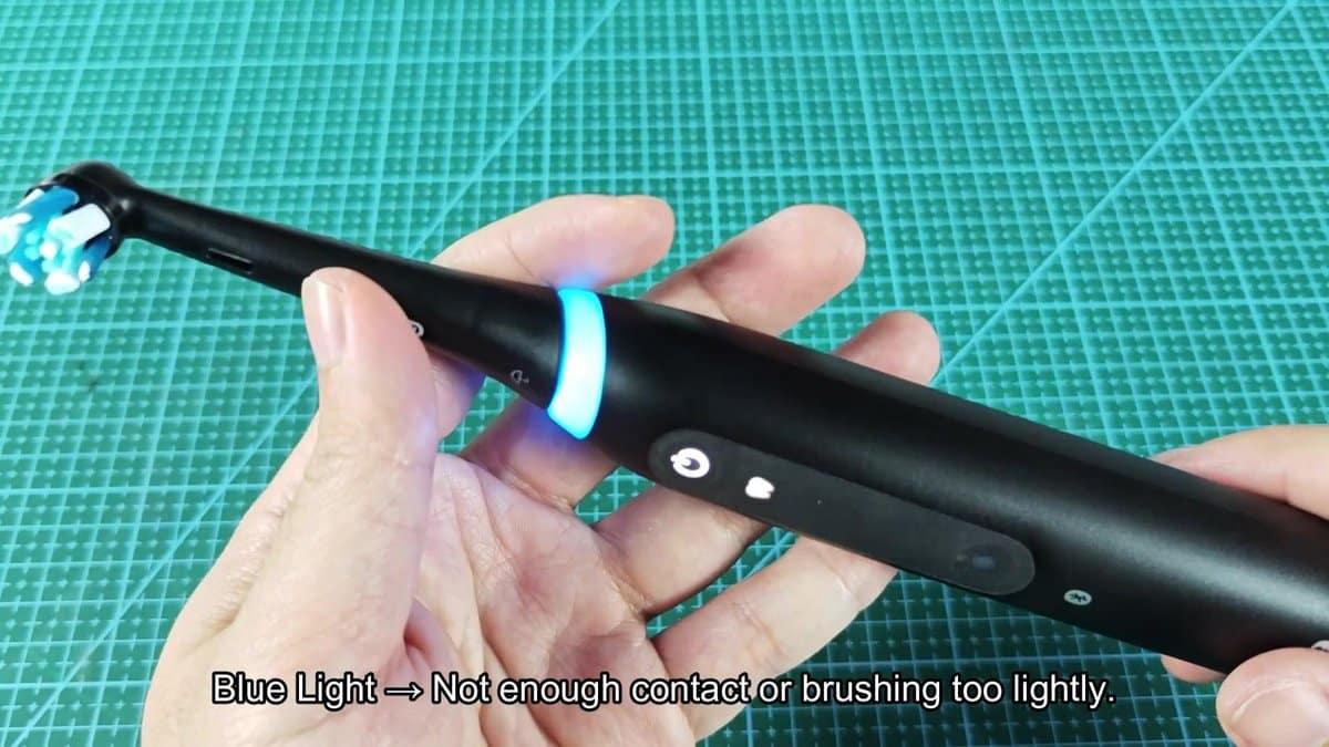 Electric toothbrush with blue light indicator