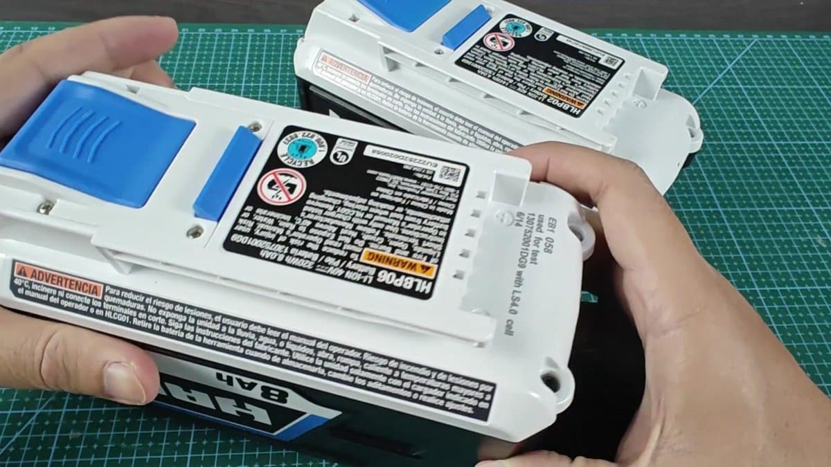 Hilti B 22 battery with blue release latch