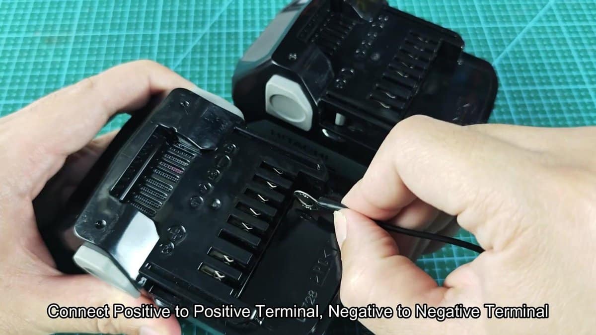Hitachi battery terminals with tool connecting