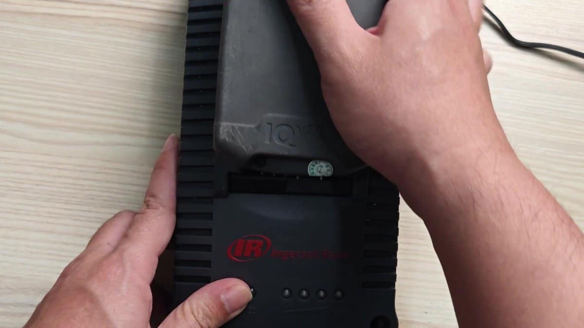 Ingersoll Rand charger with battery connected