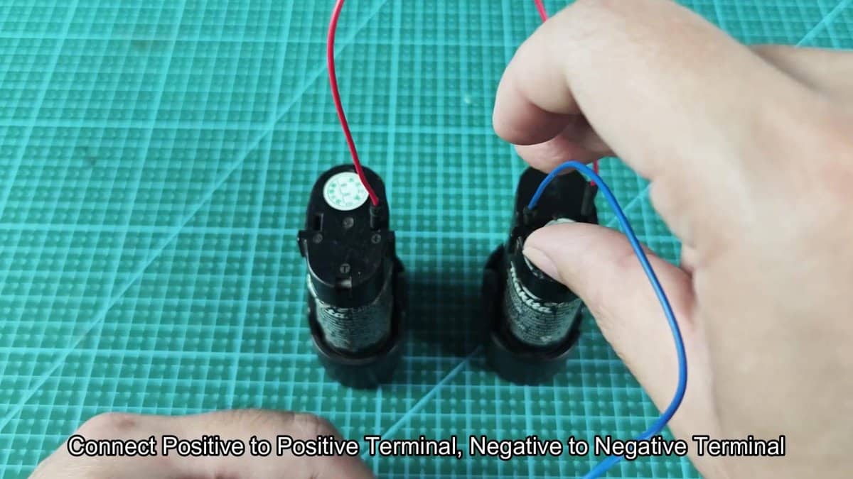 Makita batteries connected with red and blue wires