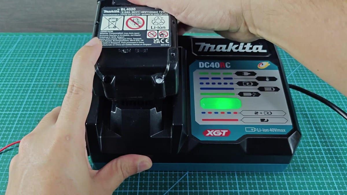 Makita battery on DC40RC charger with green light