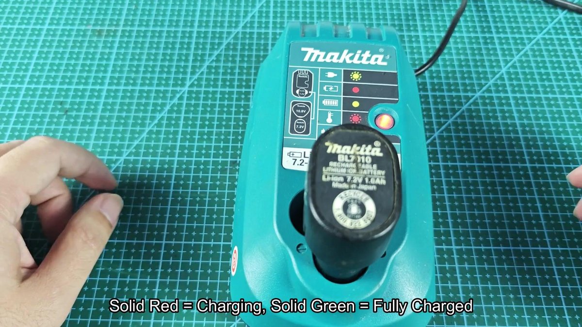 Makita charger with red light active