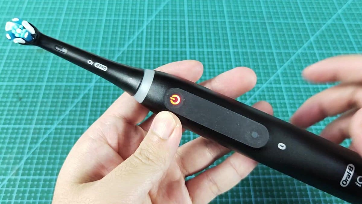 Oral-B electric toothbrush with power light on