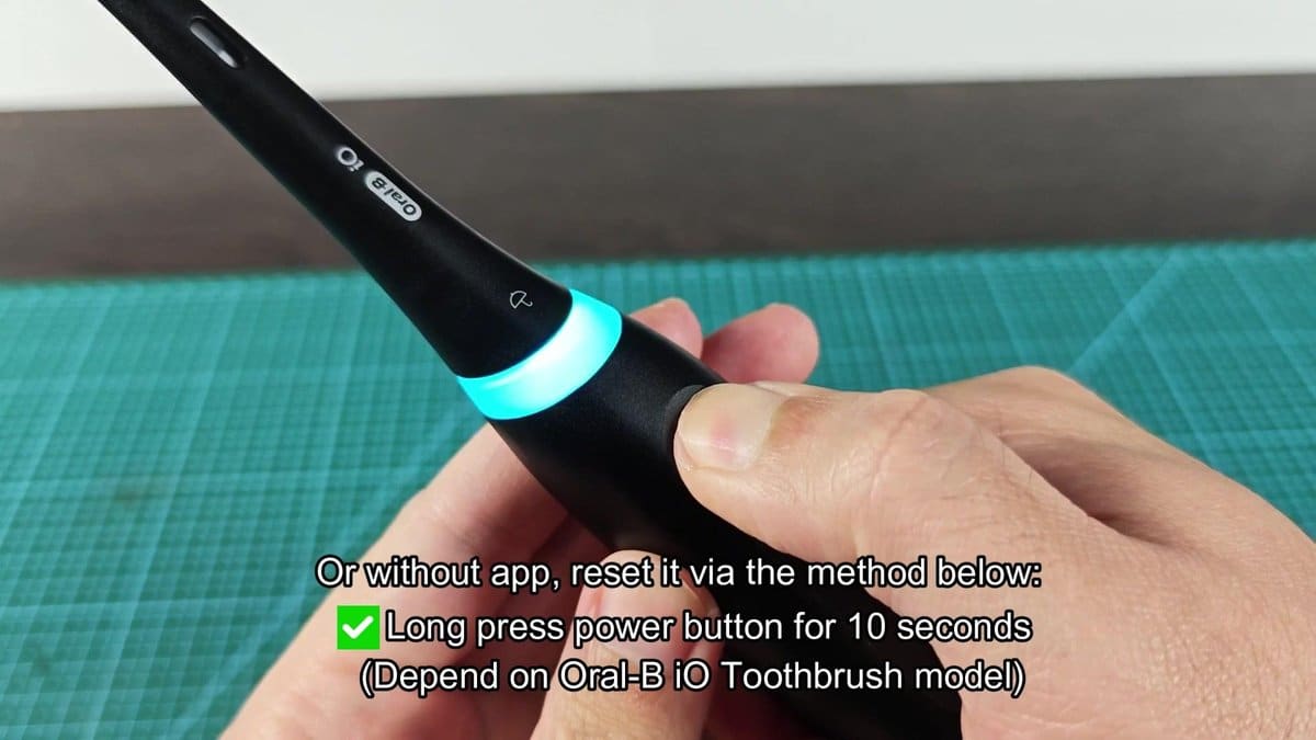 Oral-B iO toothbrush with blue light indicator